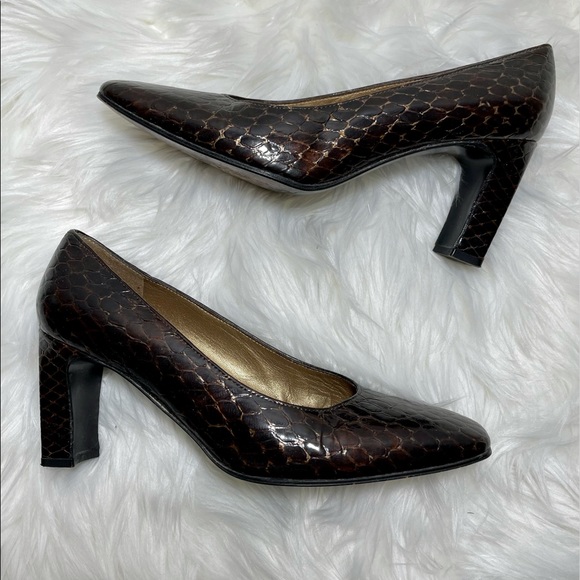 Sale!  BOGO. Stuart Weitzman VTG Brown Leather Snake Pump Sz 7 - Picture 4 of 9